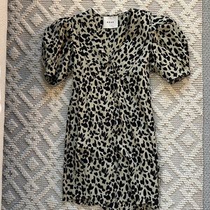 Perfect date night dress, barely worn!